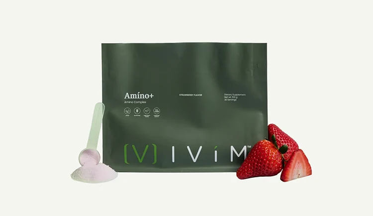 Ivim Amino+ pouch with a scoop of powder and strawberries